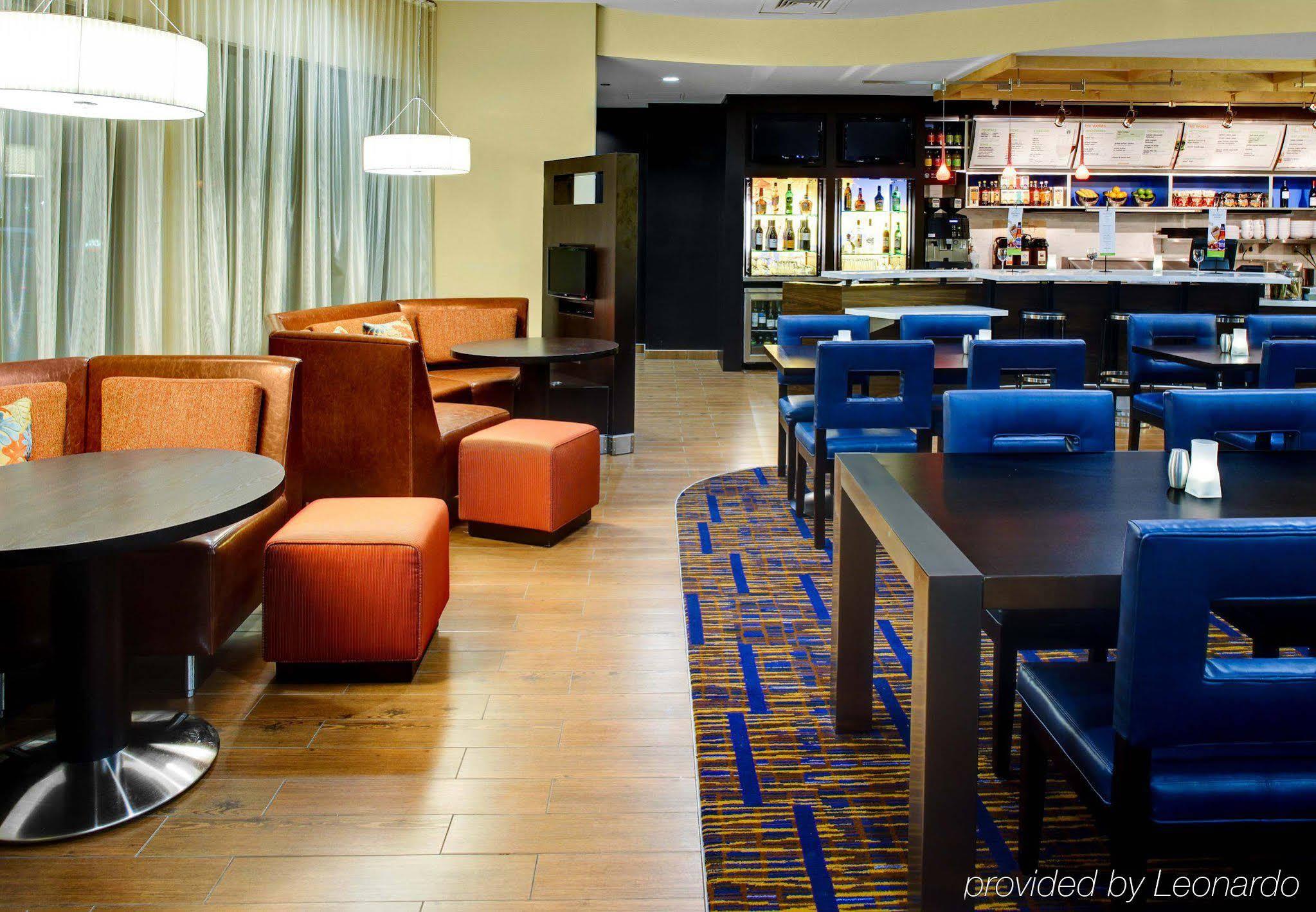 Hotel Courtyard Highpoint Zewnętrze zdjęcie