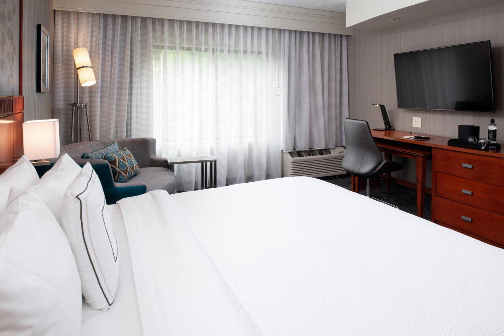 Hotel Courtyard Highpoint Zewnętrze zdjęcie